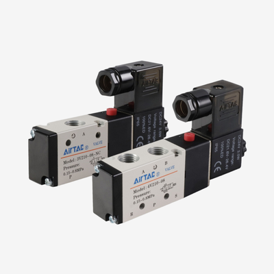 شیر برقی پنوماتیک Airtac 4V110-M5 5/2 Way با پایلوت داخلی، پورت رزوه M5، حفاظت IP65، فشار کاری 0.15-0.8Mpa، فشار اثبات 1.2Mpa، بدون نیاز به روانکاری